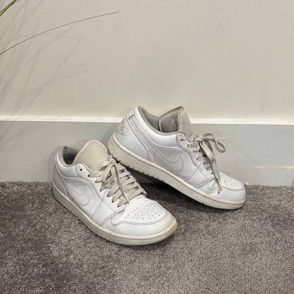 Nike Air Jordan White Sneakers